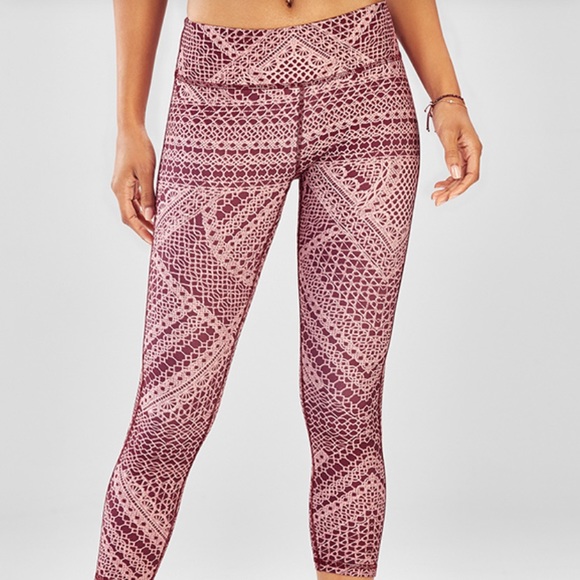 Fabletics Bundle Capri & Tank - Picture 2 of 5